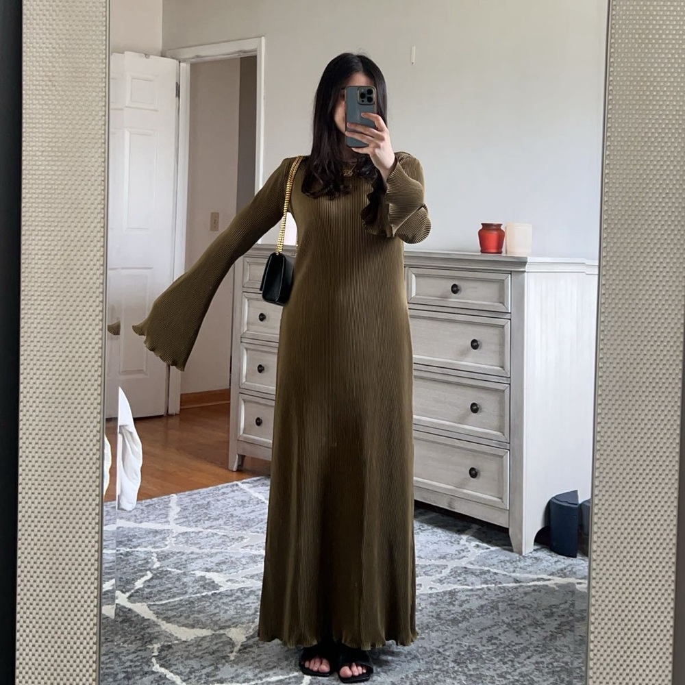 Olive green pleated maxi dress!